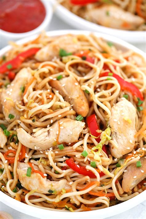 Easy Chicken Chow Mein Recipe With Bean Sprouts
