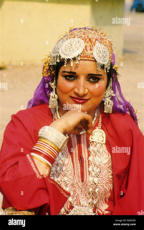 Kashmiri Bride Kashmir India Asia Stock Photo Alamy