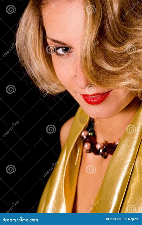 Blondes Mädchen Mit Dem Rotationhaar Stockbild Bild Von Schmucksachen Kaukasisch 2783919