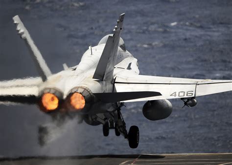 Navy carrier air wing now and for decades to come. Why Boeing's Block III F/A-18E/F Super Hornet Is About to ...