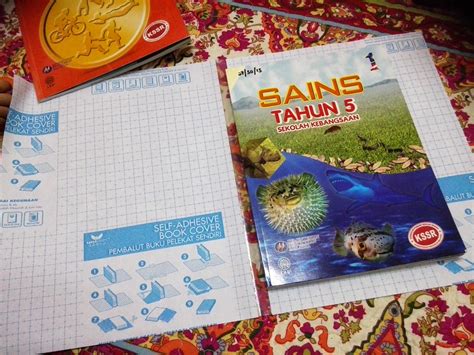 Saya mau memberikan hadiah 3 buah buku pada 3 orang yang beruntung. Tips membalut buku teks