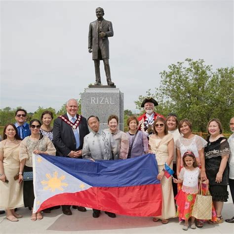 Jose Rizal Monument Luneta Park Jose Rizal Considered As The