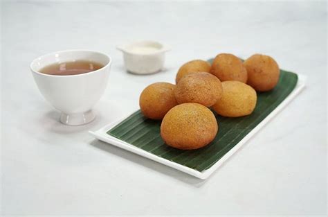 Kini ubi jalar tidak hanya dikonsumsi dengan cara dikukus atau digoreng biasa saja, tapi saat ini banyak kreasi makanan olahan ubi jalar yang bermunculan saat ini mulai dari makanan ringan sampai berat. Resep Ubi Kopong Saus Keju Anti Gagal