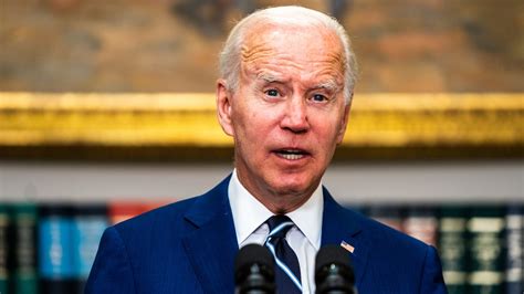 biden awards medal of honor to vietnam veterans