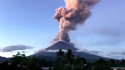 Mayon Volcano Eruption Shock Footage January 25 2018 Youtube