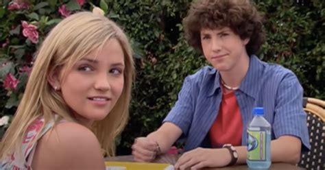 Zoey 101s Funniest Scene Involves A Giant Salami