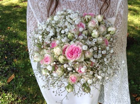 Read reviews from world's largest community for readers. Bouquet gypsophile et petites roses branchues | Bouquet mariée rose, Bouquet mariée, Bouquet ...