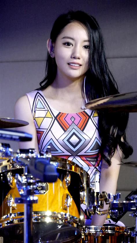 Ayeon Is A Korean Pop Singer And Drummer She Is Best Known For Being The Hot