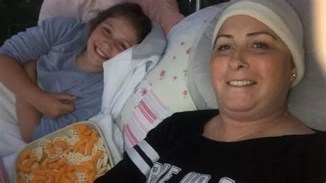 Mum Of Four Who Thought She Was Going Through Menopause Given Four Weeks To Live Mirror Online
