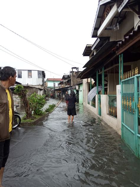 Hundreds Forced To Evacuate As Monsoon Floods Slam Indonesian Capital