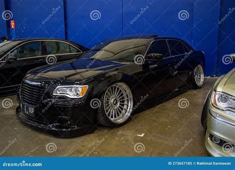 Black Chrysler 300c With Modified Wheels In The Elite Showcase