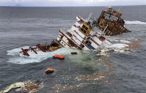 Half Of Wrecked Cargo Ship Sinking In New Zealand Livenews