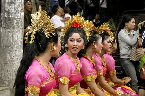 Cultura De Indonesia Características Religión Y Comida Las Culturas