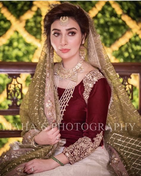 Bridal Mehndi Dresses Pakistani Bridal Makeup Nikkah Dress Shadi