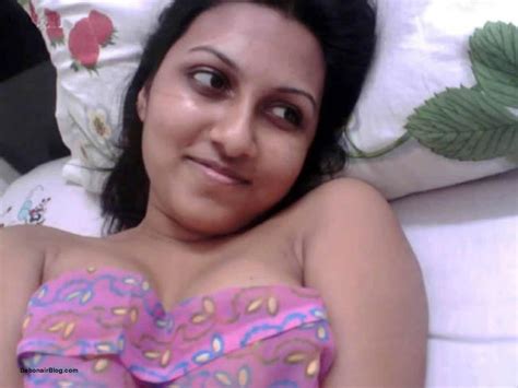 Sexy Bangladeshi Bhabhi Showing Cleavage Pics Photo Album