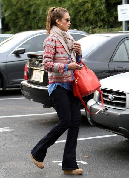 More Pics Of Jessica Alba Flare Jeans Flare Jeans Fashion Flares