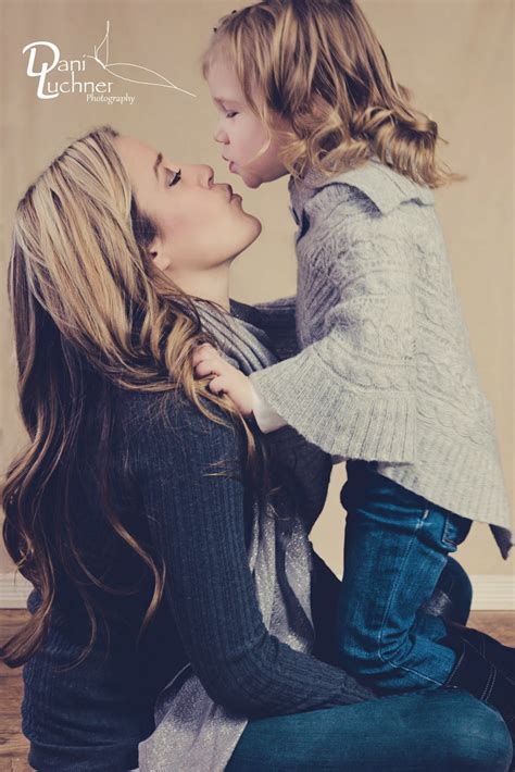 Pin By Danielle Luchner On Photography Ideas Mother Daughter Pictures