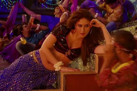 Watch Hot Pictures And Wallpapers Of Kareena Kapoor From Dabangg2