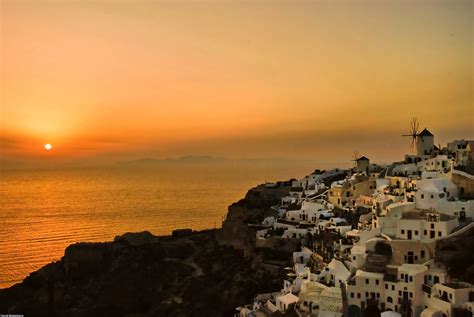 Oia Sunset Santorini Greece Oia Has One Of The Best Crim Flickr