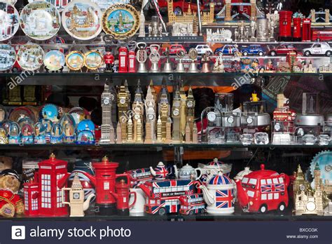 Maybe you would like to learn more about one of these? London Souvenir Gift Shops Stockfotos & London Souvenir ...