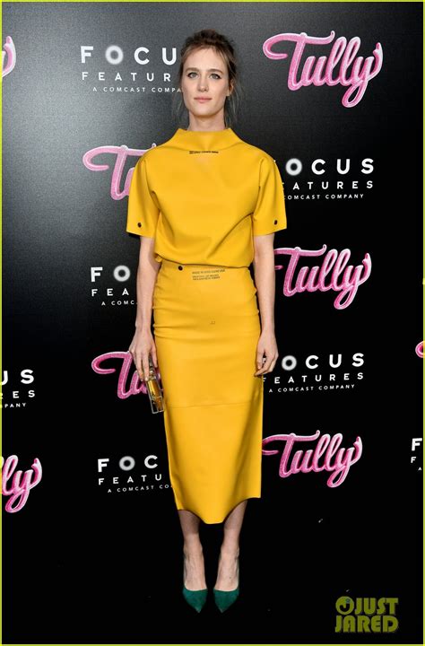 Photo Charlize Theron Mackenzie Davis Step Out For Tully Premiere 12
