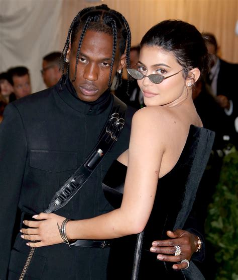 Travis scott is getting all kinds of attention right now thanks to his gq cover with baby mama (and global powerhouse) kylie jenner. Travis Scott Covers Kylie Jenner's House in Rose Petals ...