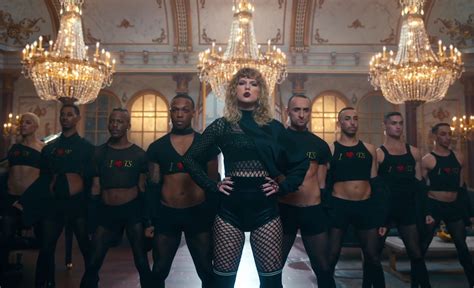 Every Reference From Taylor Swifts “look What You Made Me Do” Video