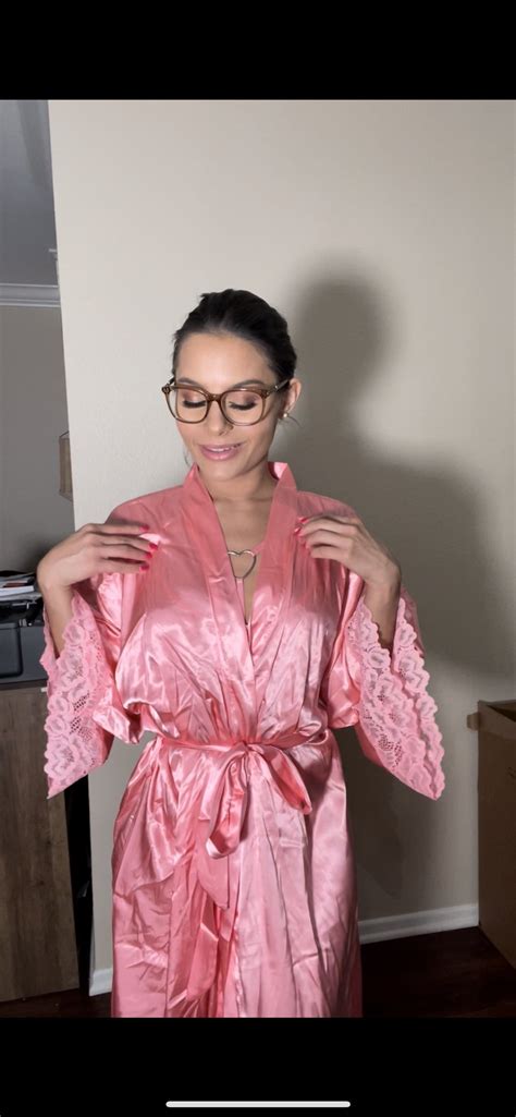 tw pornstars 1 pic nicole aria twitter begging you to cum on my glasses after you help me