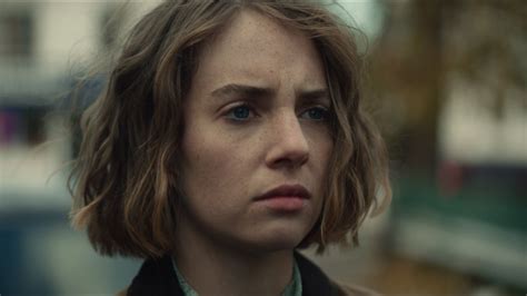 Meyers' disjointed approach to human capital expertly weaves its story into a gripping mystery that's further elevated by exceptional performances. Human Capital: un primo piano di Maya Hawke: 524701 ...