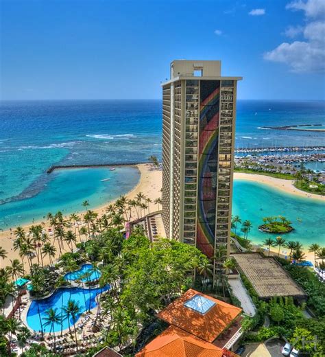 Waikikis Hilton Hawaiian Village In Photos And Video Hilton Hawaiian