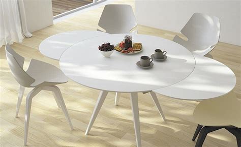 Mesas de multitud de medidas para amoldarse a las dimensiones de su cocina, tanto mesas fijas como en mesas extensibles con acabados en madera, cristal o materiales de última generación. Mesas de cocina extensibles