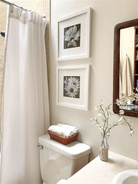 10 Elegant Wall Decor For Bathroom