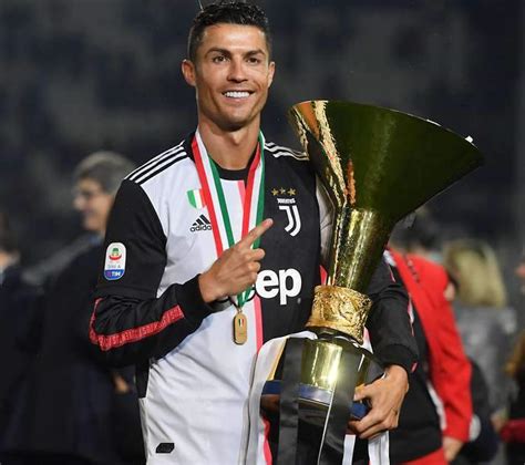 Juventus What Ronaldo Said After Receiving Serie A Mvp Award Lifting