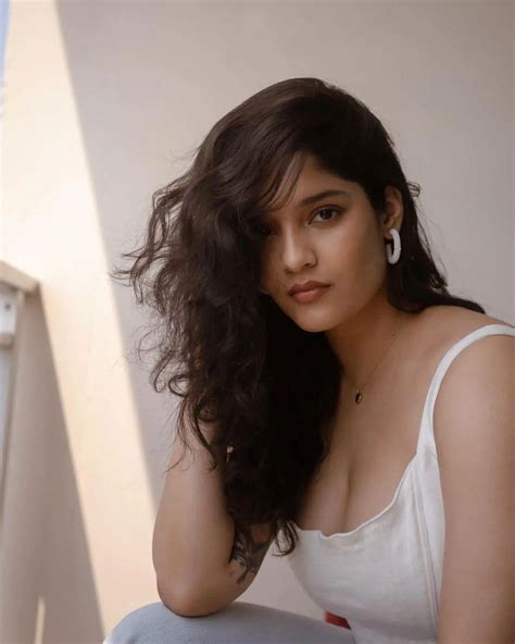 South Indian Actress Ritika Singh Exposing Cleavage Photos In White Dress Hot And Sexy