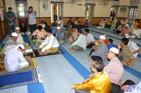 Semoga wanita muslimah dapat tercerahkan. Hukum Wanita Haid Masuk Masjid | Blog Buruk