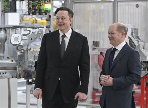 Bild zu Extrawurst für Milliardär Musk Tesla Fabrik eröffnet trotz