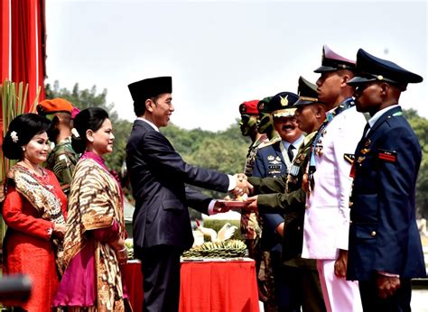Presiden Jokowi Pimpin Upacara Peringatan Hari Tni Ke 73