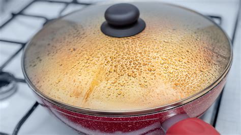 What Simmering With A Lid Really Does