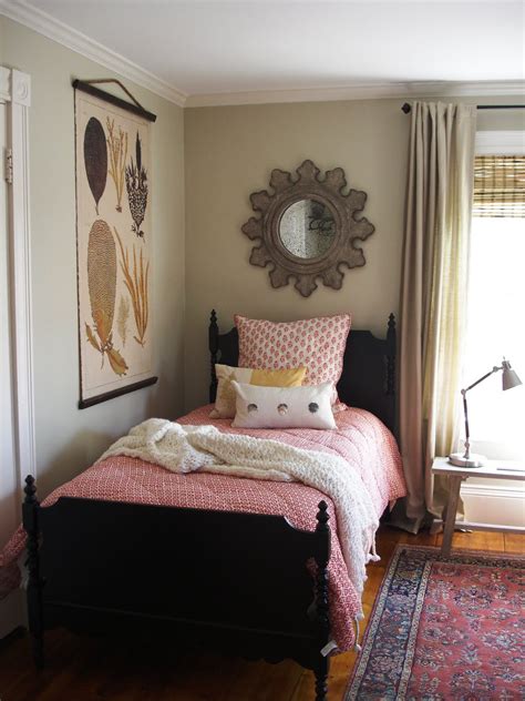 Placing the beds lengthwise as daybeds makes the best use of the floor space, and allows a pleasing symmetrical layout. loft & cottage: at last, a warm, inviting guest room
