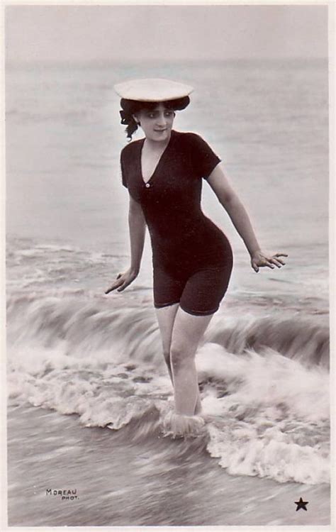 30 Vintage Pics That Defined Women S Bathing Suits In The Early 20th