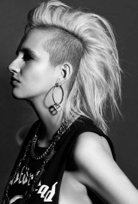 To rock punk hairstyles with short hair, you just need to be confident enough to dare to be different, even more if you are choosing a color to your hair. Image result for famous punk girls | Punk hair, Womens ...
