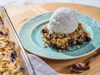 Pioneer woman peach dump cake. Ree Drummond's Crowd-Pleasing Dump Cakes Recipe | Ree ...