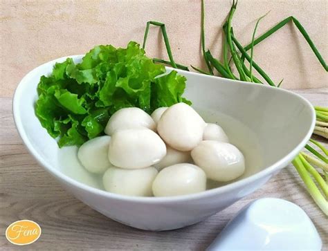 Bakso bakar merupakan resep bakso dibakar langsung tanpa arang serta diolesi bumbu khusus dan disediakan bersama potongan ketupat dan kuah kaldu yang hangat dan bumbu kacang. 5 Resep Bakso Ikan Gurih dan Lezat, Unik Dibikin Warna ...