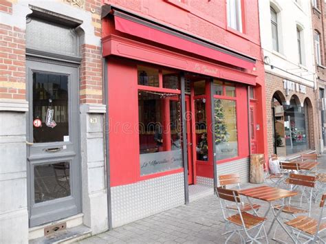 Le Marseillais Carolo, a Mediterranean Restaurant in Charleroi, Place