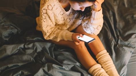 Gençler sosyal medya yüzünden uyku sorunu yaşıyor ve yeterince