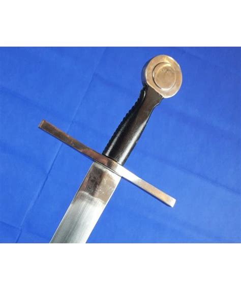 May 03, 2019 · de pareerstang is de metalen stang die de kling van het zwaard kruist, en de grens vormt tussen kling en gevest. Middeleeuws zwaard - Catawiki
