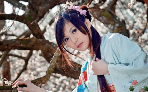 Japanese Girl In Kimono Wallpapers And Images Wallpapers Pictures