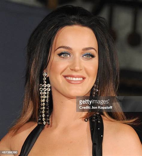 Singer Katy Perry Poses At The Jeremy Scott And Katy Perry Hand Print News Photo Getty Images