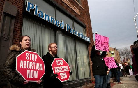 State Lawmakers Rush To Protect Funding For Planned Parenthood Pbs Newshour