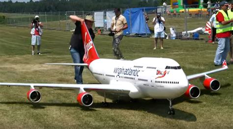 Largest Rc Planes Rc Concorde Airliner Canvids Demonstration Gigantic